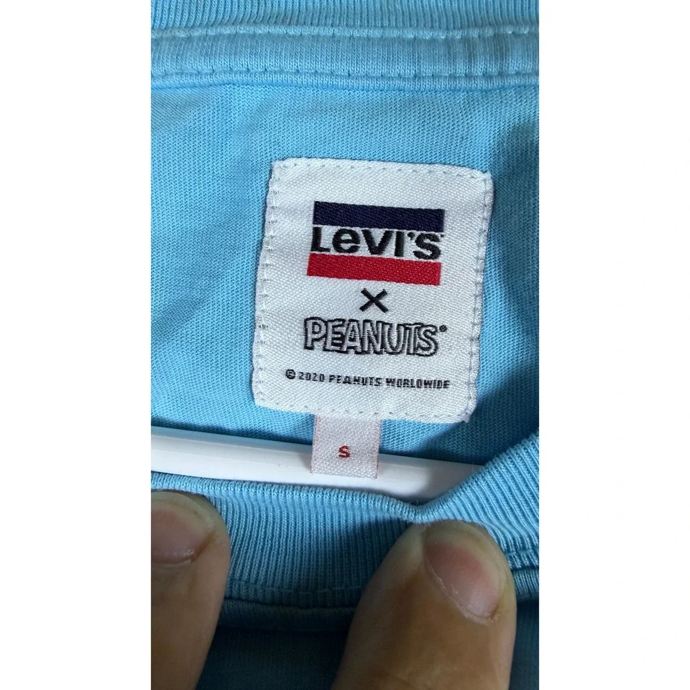 Levi's x Peanuts Snoopy Dive In Graphic T-Shirt Light Blue Small 56152-0007